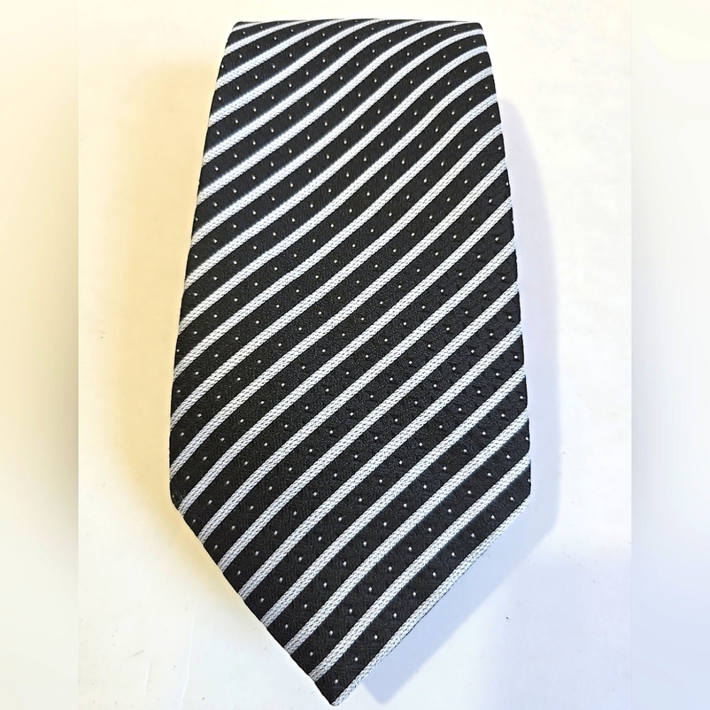 Gucci Beautiful Black and White Striped Tie